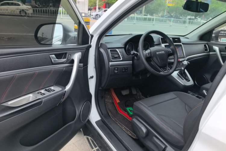 Used Haval M6 2019 1.5T DCT Two-Wheel Drive Elite Version China VI Standard Driver Seat