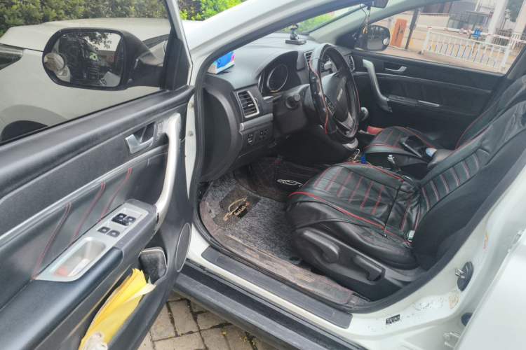 Used Haval M6 2019 1.5T Manual Two-Wheel Drive Elite Version China V Standard Driver Seat