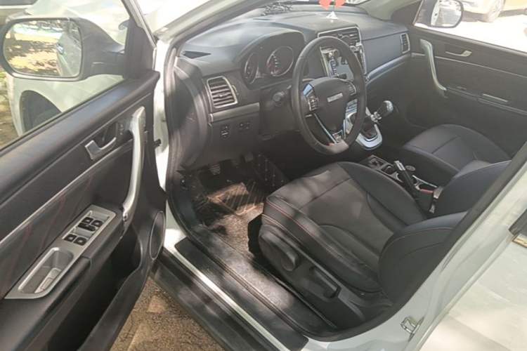 Used Haval M6 2019 1.5T Manual Two-Wheel Drive Elite Version China VI Standard Driver Seat