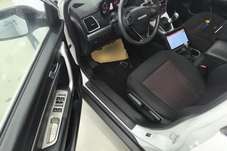 Used Haval M6 2019 1.5T Manual Two-Wheel Drive Urban Version China VI Standard Driver Seat