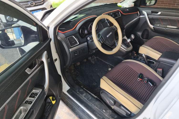 Used Haval M6 2019 1.5T Manual Two-Wheel Drive Elite Version China VI Standard Driver Seat