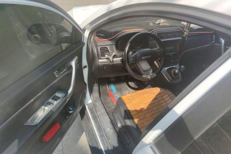 Used Haval M6 2019 1.5T Manual Two-Wheel Drive Elite Version China VI Standard Driver Seat