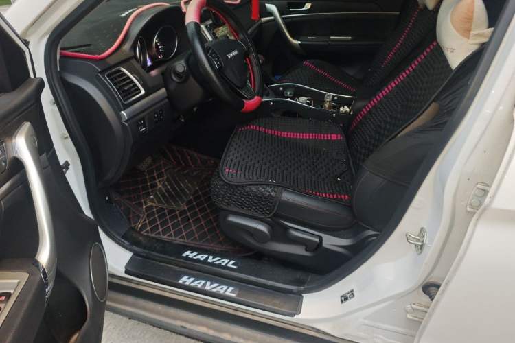 Used Haval M6 2019 1.5T DCT Two-Wheel Drive Elite Version China VI Standard Driver Seat