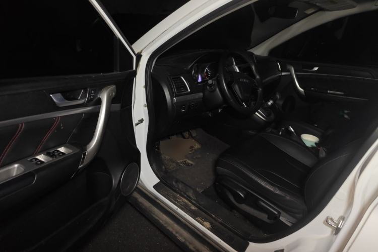 Used Haval M6 2019 1.5T Manual Two-Wheel Drive Elite Version China VI Standard Driver Seat