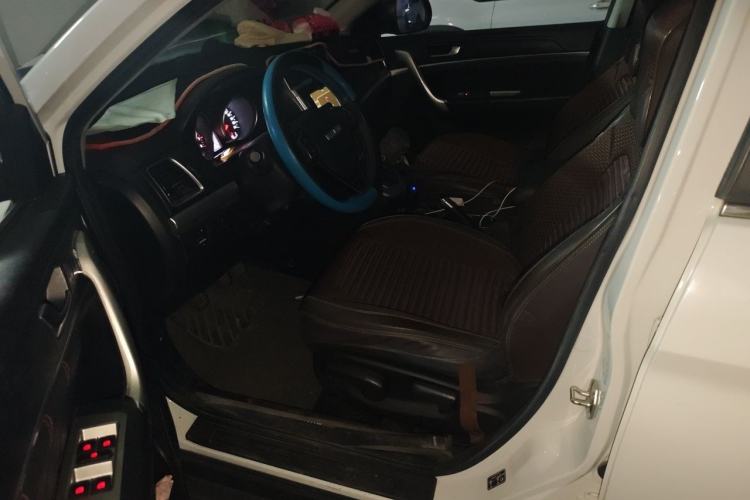 Used Haval M6 2019 1.5T Manual Two-Wheel Drive Elite Version China V Standard Driver Seat