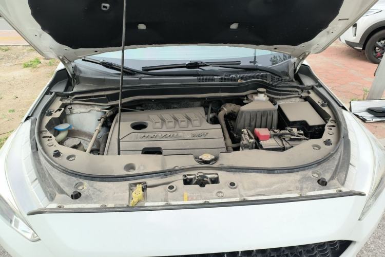 Used Haval M6 2019 1.5T DCT Two-Wheel Drive Elite Version China VI Standard Engine Bay