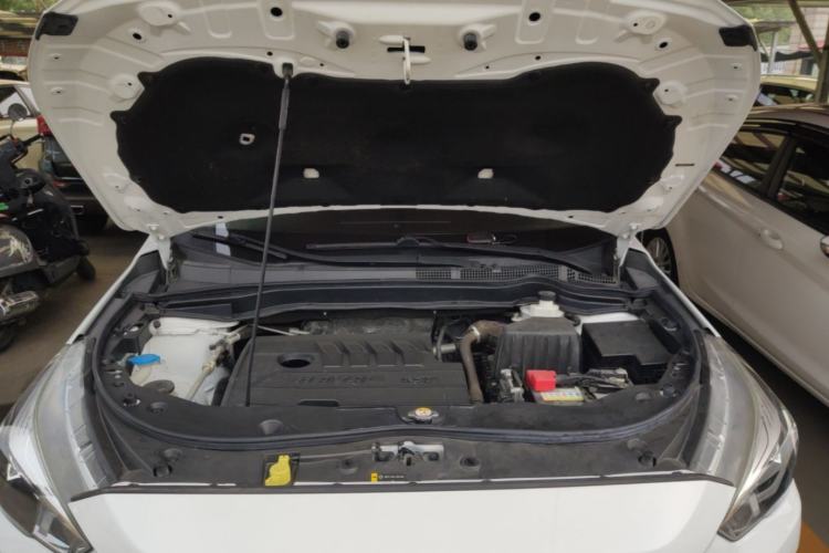 Used Haval M6 2019 1.5T DCT Two-Wheel Drive Elite Version China VI Standard Engine Bay