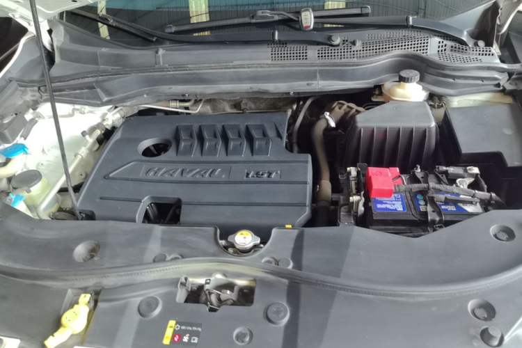 Used Haval M6 2019 1.5T DCT Two-Wheel Drive Urban Version China VI Standard Engine Bay