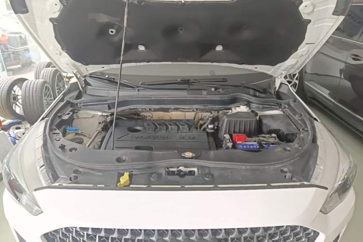 Used Haval M6 2019 1.5T DCT Two-Wheel Drive Elite Version China V Standard Engine Bay