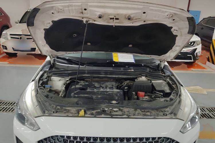 Used Haval M6 2019 1.5T DCT Two-Wheel Drive Elite Version China V Standard Engine Bay