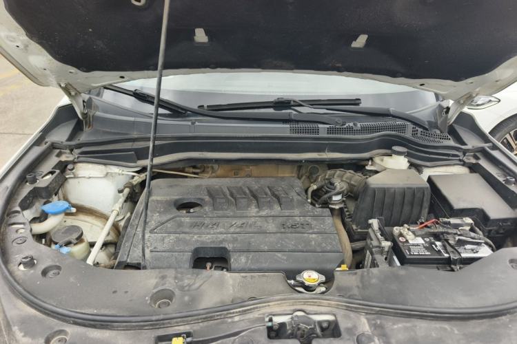 Used Haval M6 2019 1.5T DCT Two-Wheel Drive Elite Version China V Standard Engine Bay