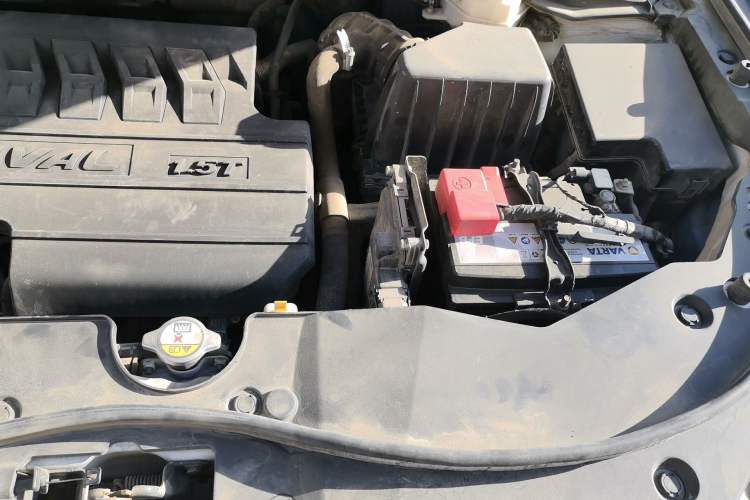 Used Haval M6 2019 1.5T DCT Two-Wheel Drive Elite Version China VI Standard Engine Bay Left