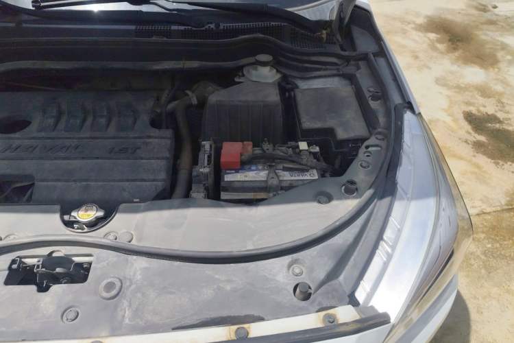 Used Haval M6 2019 1.5T DCT Two-Wheel Drive Elite Version China VI Standard Engine Bay Left
