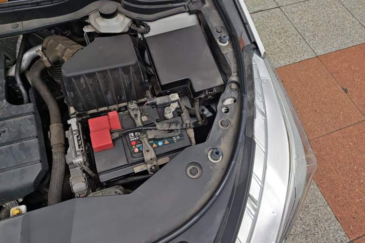 Used Haval M6 2019 1.5T DCT Two-Wheel Drive Elite Version China VI Standard Engine Bay Left