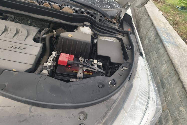 Used Haval M6 2019 1.5T DCT Two-Wheel Drive Elite Version China VI Standard Engine Bay Left