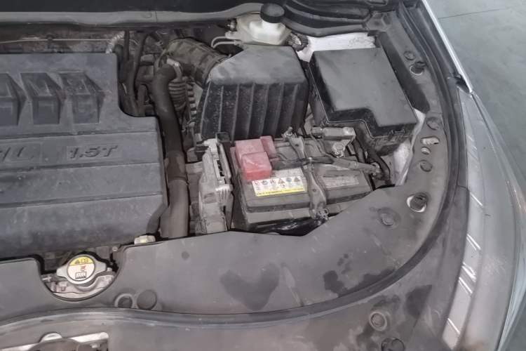 Used Haval M6 2019 1.5T DCT Two-Wheel Drive Elite Version China VI Standard Engine Bay Left