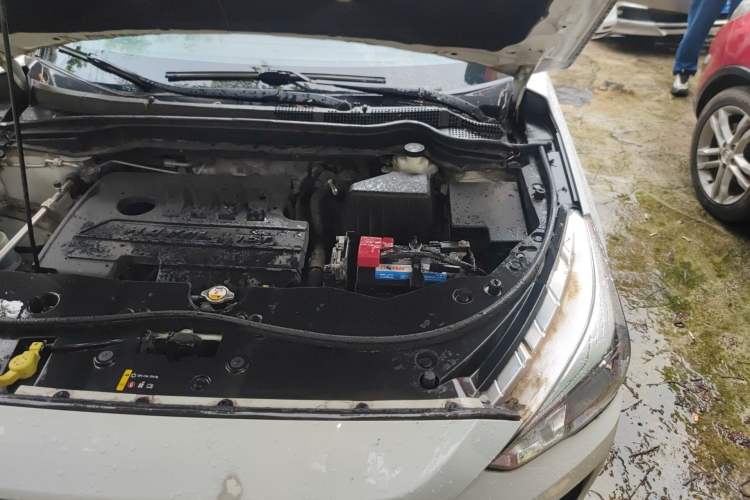 Used Haval M6 2019 1.5T DCT Two-Wheel Drive Elite Version China VI Standard Engine Bay Left
