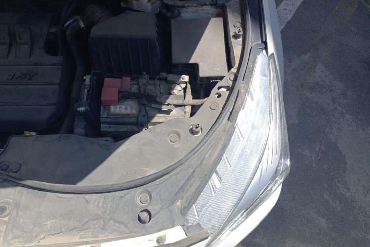 Used Haval M6 2019 1.5T DCT Two-Wheel Drive Urban Version China VI Standard Engine Bay Left