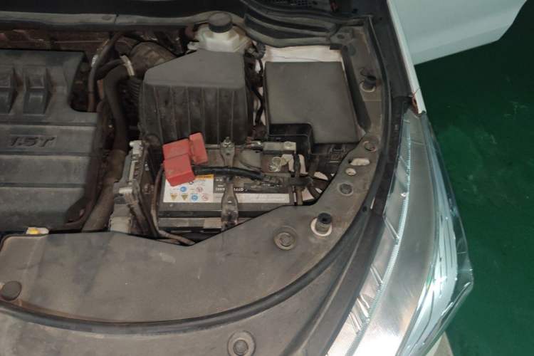 Used Haval M6 2019 1.5T DCT Two-Wheel Drive Value Edition China VI Standard Engine Bay Left