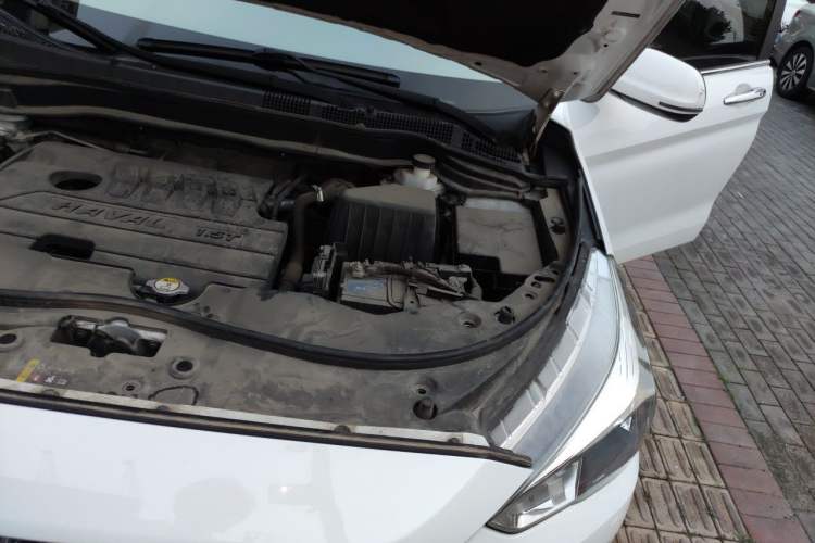 Used Haval M6 2019 1.5T DCT Two-Wheel Drive Elite Version China VI Standard Engine Bay Left