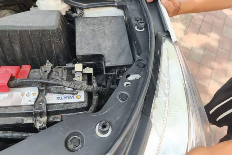 Used Haval M6 2019 1.5T Manual Two-Wheel Drive Urban Version China VI Standard Engine Bay Left