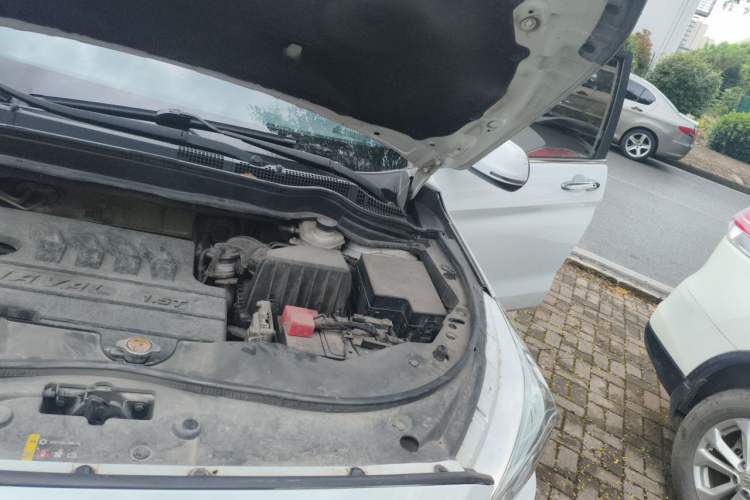 Used Haval M6 2019 1.5T Manual Two-Wheel Drive Elite Version China V Standard Engine Bay Left