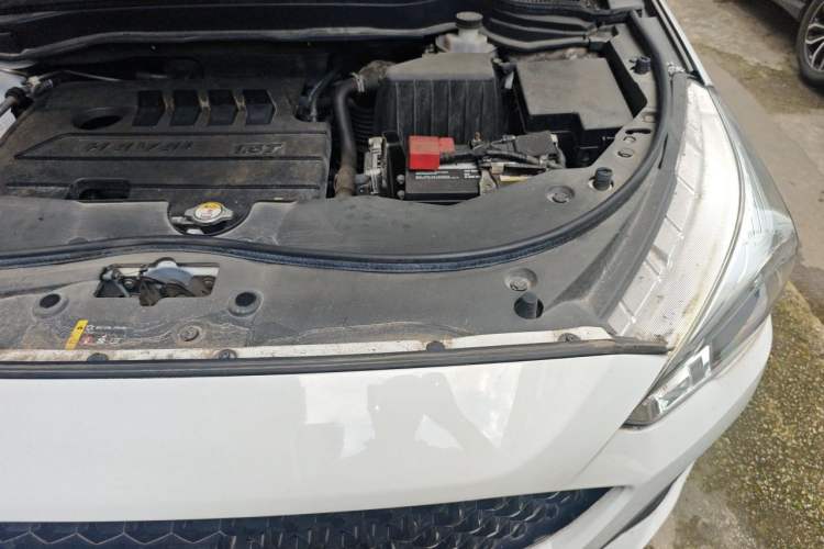 Used Haval M6 2019 1.5T DCT Two-Wheel Drive Elite Version China VI Standard Engine Bay Left