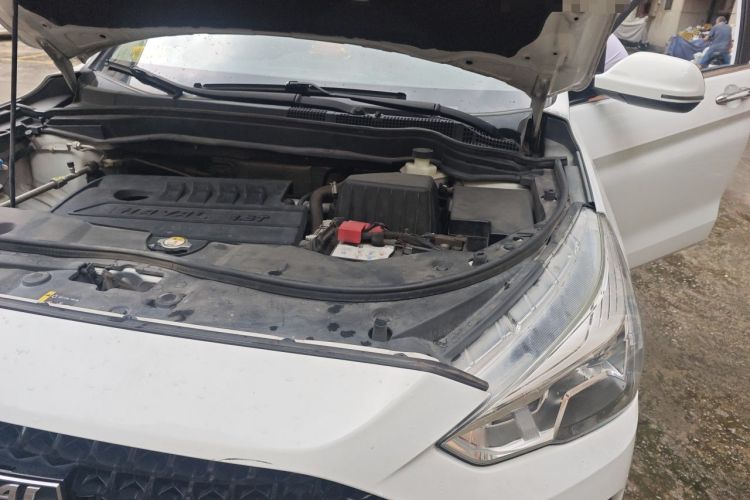 Used Haval M6 2019 1.5T DCT Two-Wheel Drive Elite Version China VI Standard Engine Bay Left