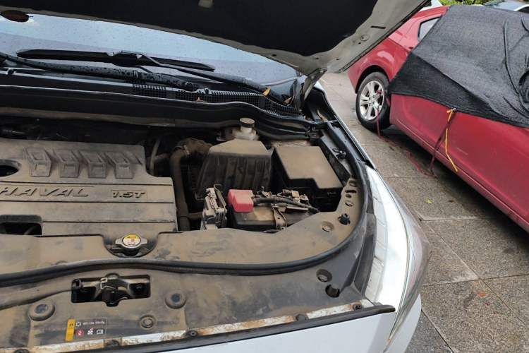 Used Haval M6 2019 1.5T DCT Two-Wheel Drive Elite Version China VI Standard Engine Bay Left