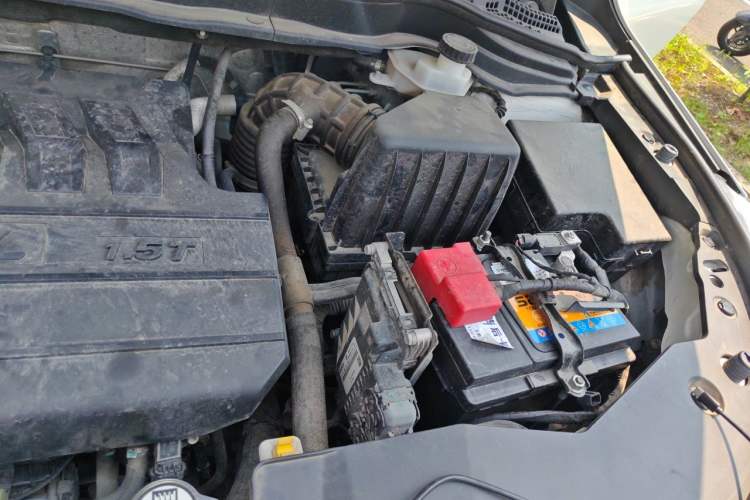 Used Haval M6 2019 1.5T DCT Two-Wheel Drive Value Edition China VI Standard Engine Bay Left