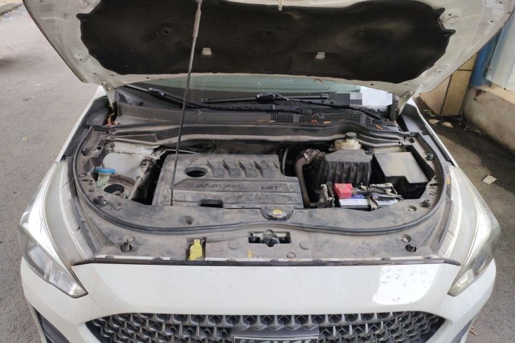 Used Haval M6 2019 1.5T DCT Two-Wheel Drive Elite Version China V Standard Engine Bay