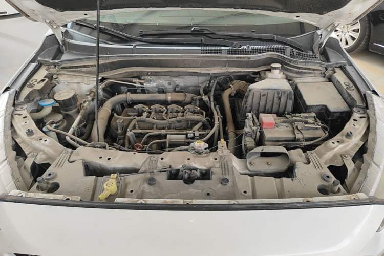 Used Haval M6 2019 1.5T DCT Two-Wheel Drive Elite Version China VI Standard Engine Bay