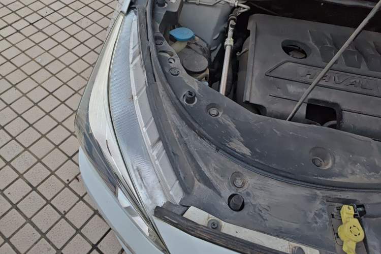 Used Haval M6 2019 1.5T Manual Two-Wheel Drive Elite Version China VI Standard Engine Bay Right