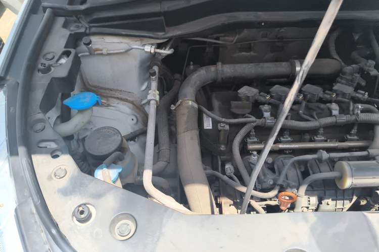 Used Haval M6 2019 1.5T DCT Two-Wheel Drive Elite Version China VI Standard Engine Bay Right