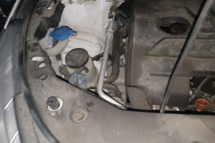 Used Haval M6 2019 1.5T DCT Two-Wheel Drive Elite Version China VI Standard Engine Bay Right