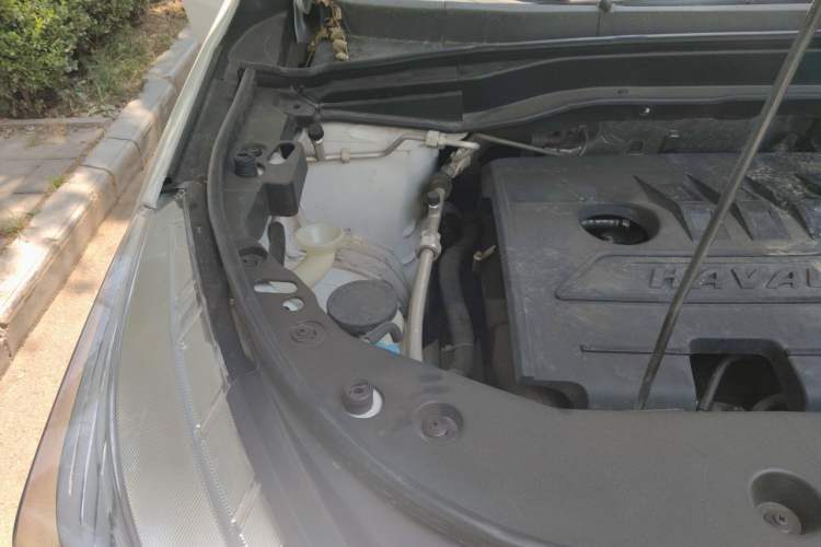 Used Haval M6 2019 1.5T DCT Two-Wheel Drive Value Edition China VI Standard Engine Bay Right