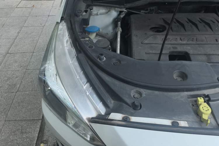 Used Haval M6 2019 1.5T DCT Two-Wheel Drive Value Edition China VI Standard Engine Bay Right