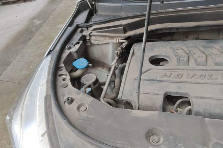 Used Haval M6 2019 1.5T DCT Two-Wheel Drive Elite Version China VI Standard Engine Bay Right