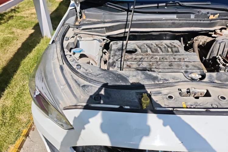 Used Haval M6 2019 1.5T DCT Two-Wheel Drive Elite Version China VI Standard Engine Bay Right