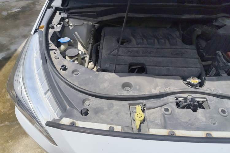 Used Haval M6 2019 1.5T DCT Two-Wheel Drive Elite Version China VI Standard Engine Bay Right