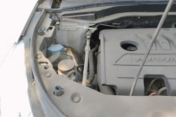 Used Haval M6 2019 1.5T DCT Two-Wheel Drive Value Edition China VI Standard Engine Bay Right