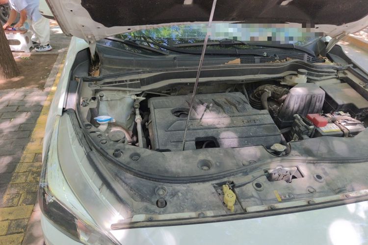 Used Haval M6 2019 1.5T DCT Two-Wheel Drive Elite Version China VI Standard Engine Bay Right