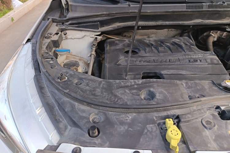 Used Haval M6 2019 1.5T DCT Two-Wheel Drive Value Edition China VI Standard Engine Bay Right