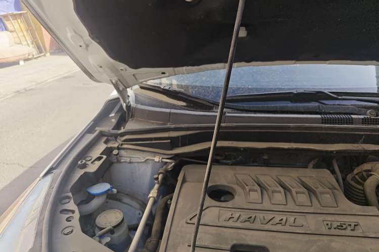Used Haval M6 2019 1.5T Manual Two-Wheel Drive Urban Version China VI Standard Engine Bay Right