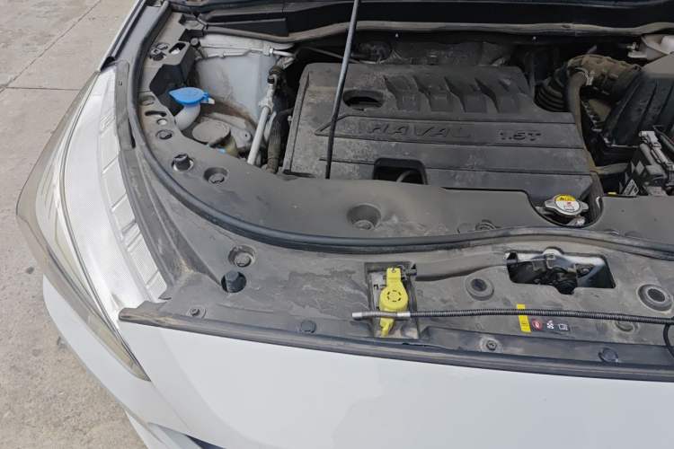 Used Haval M6 2019 1.5T DCT Two-Wheel Drive Value Edition China VI Standard Engine Bay Right