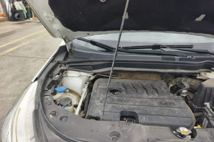 Used Haval M6 2019 1.5T DCT Two-Wheel Drive Elite Version China V Standard Engine Bay Right