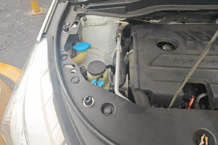 Used Haval M6 2019 1.5T Manual Two-Wheel Drive Elite Version China VI Standard Engine Bay Right