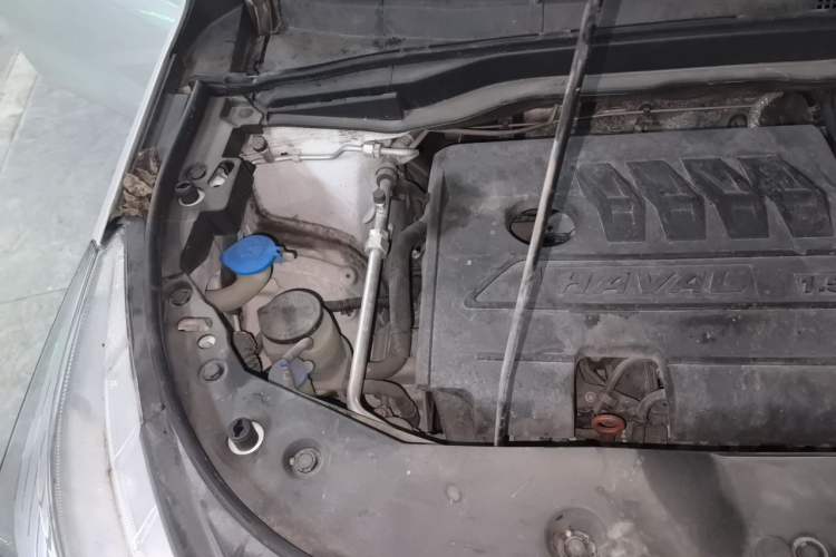 Used Haval M6 2019 1.5T DCT Two-Wheel Drive Elite Version China VI Standard Engine Bay Right