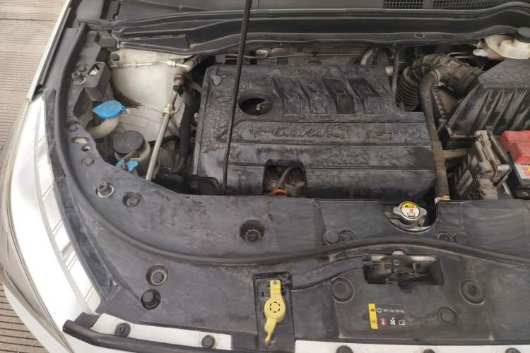 Used Haval M6 2019 1.5T DCT Two-Wheel Drive Elite Version China VI Standard Engine Bay Right