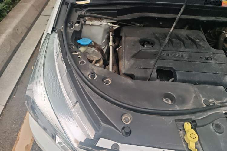 Used Haval M6 2019 1.5T Manual Two-Wheel Drive Urban Version China VI Standard Engine Bay Right